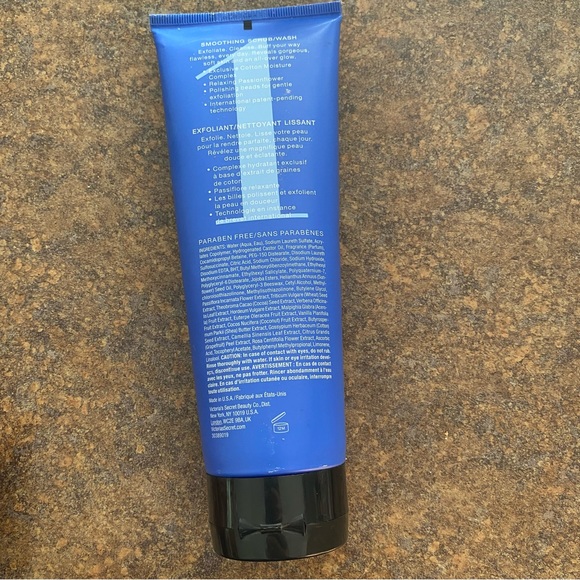 Victoria’s Secret Smoothing Scrub Wash Passionflower - Picture 2 of 6